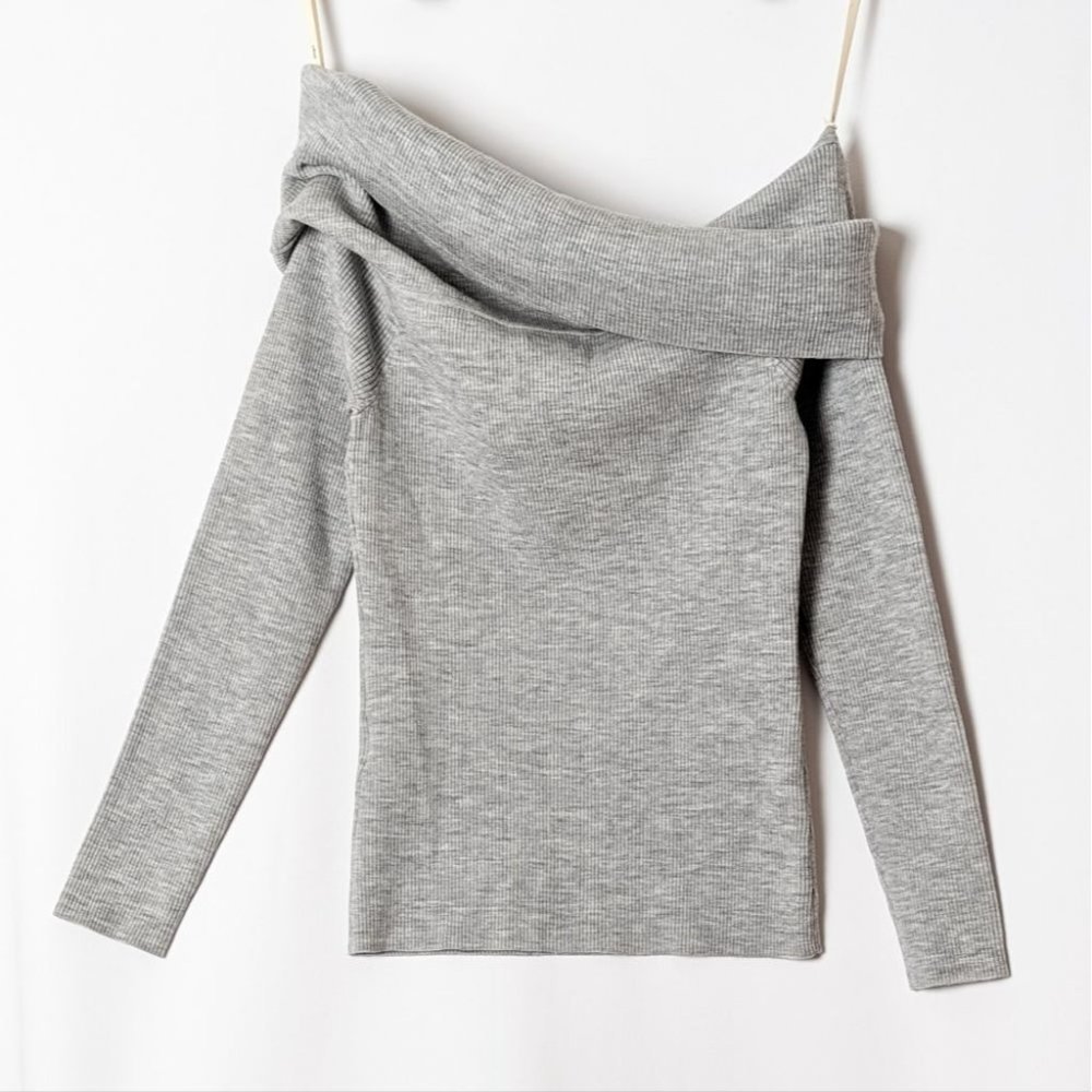 ❌SOLD❌ WILFRED Croquis Sweater  Ribbed Off Shoulder Light Grey Aritzia - Picture 6 of 11